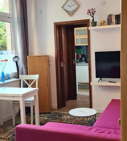 Апартаменты Buedchen Am Rathaus-Parkplatz-Bett Und Schlafcouch-Eg-Netflix- Оберхаузен Экстерьер фото