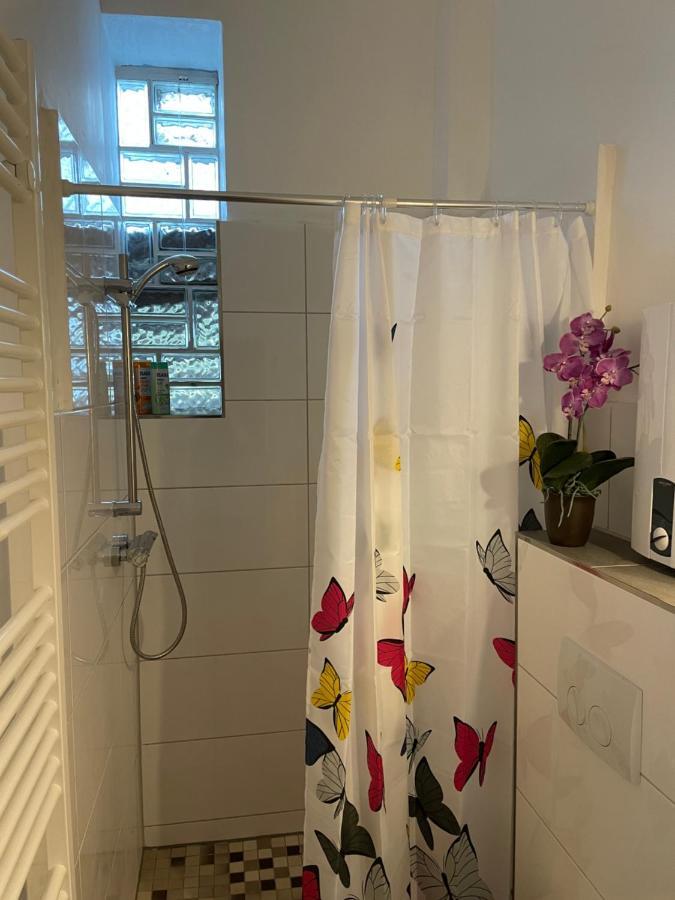 Апартаменты Buedchen Am Rathaus-Parkplatz-Bett Und Schlafcouch-Eg-Netflix- Оберхаузен Экстерьер фото